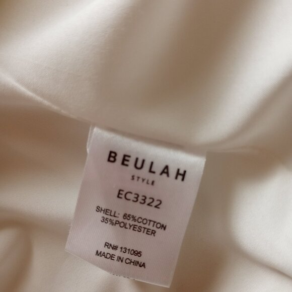 Elegant White Belted Dress - Picture 3 of 7